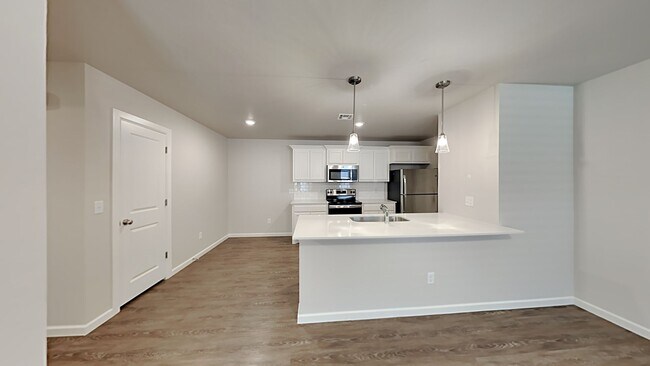 Building Photo - 2 Bedroom 2 Bathroom 2 Car Garage Duplex C...