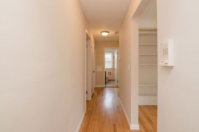 Building Photo - 1427 Woodland Dr