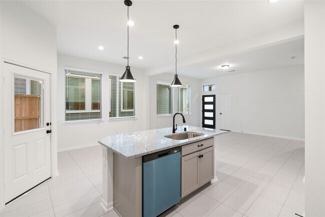 Building Photo - 631 Silver Pear Ct