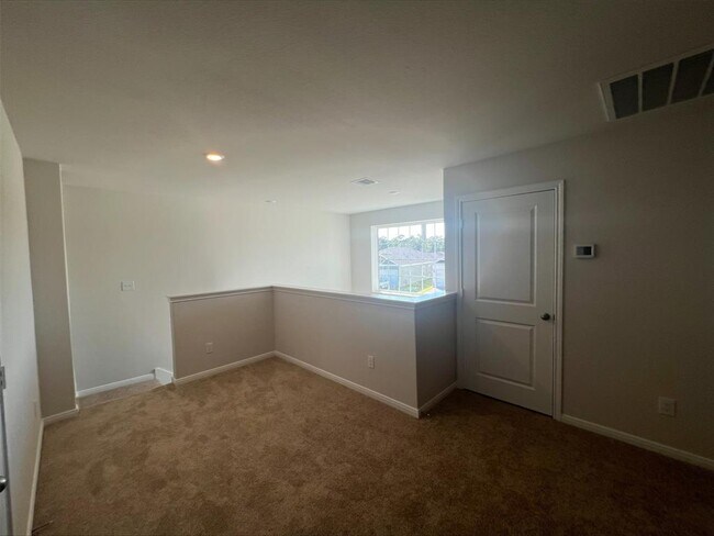 Building Photo - 15850 Berry Hl Dr