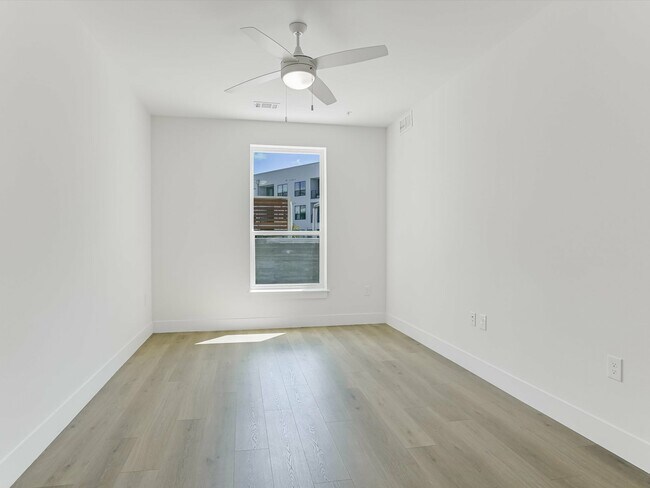 Building Photo - 1701 Simond Ave