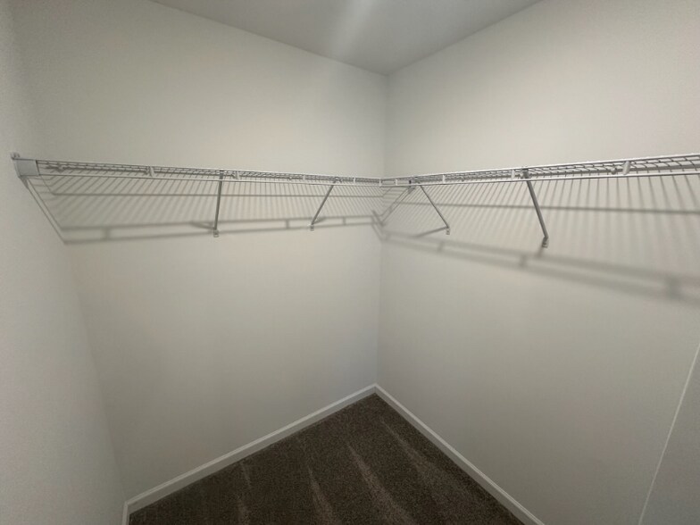 Building Photo - 43 River Rock St