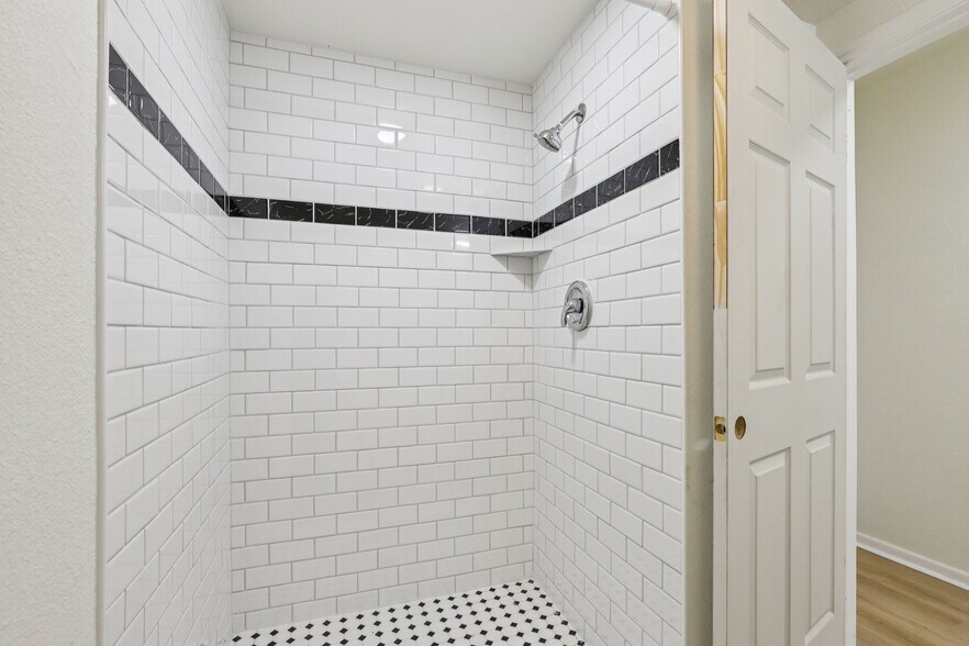 Building Photo - 4307 Skelton Dr