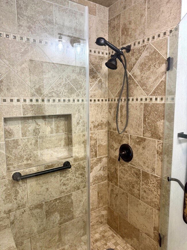 Building Photo - 2310 Hialeah Dr