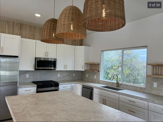 Building Photo - 1533 Avohill Dr