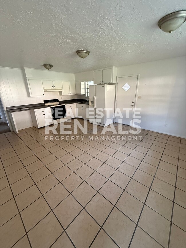 Building Photo - 1207 Brookside Dr