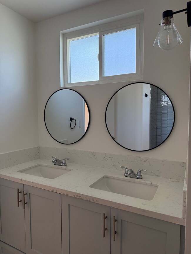 Double vanity sink - 11954 Eucalyptus Ave