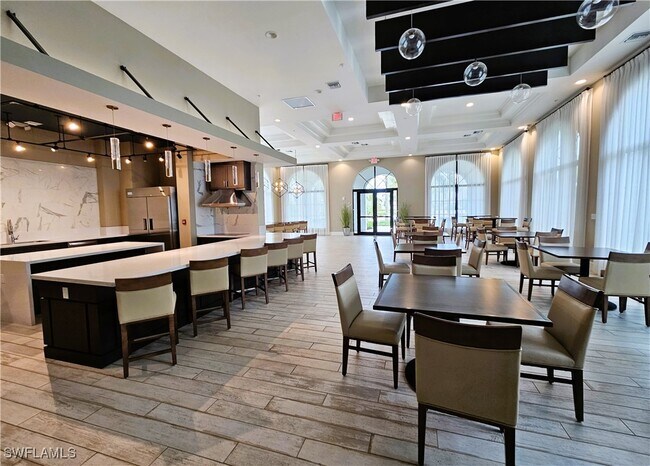 Building Photo - 5051 Florence Dr