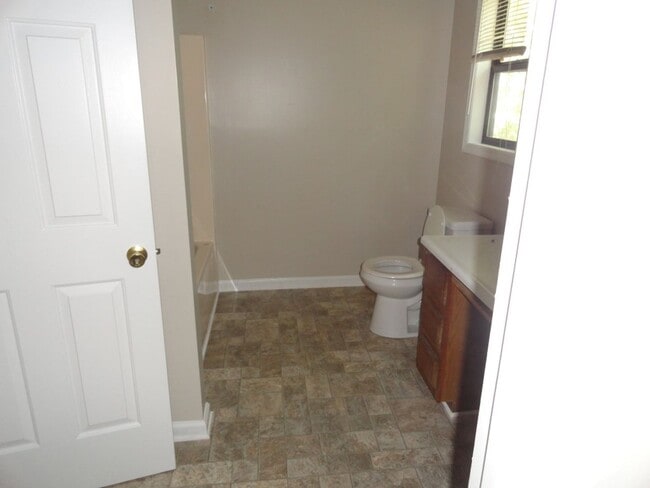 Building Photo - Countrytown Townhomes Hope Mills, NC