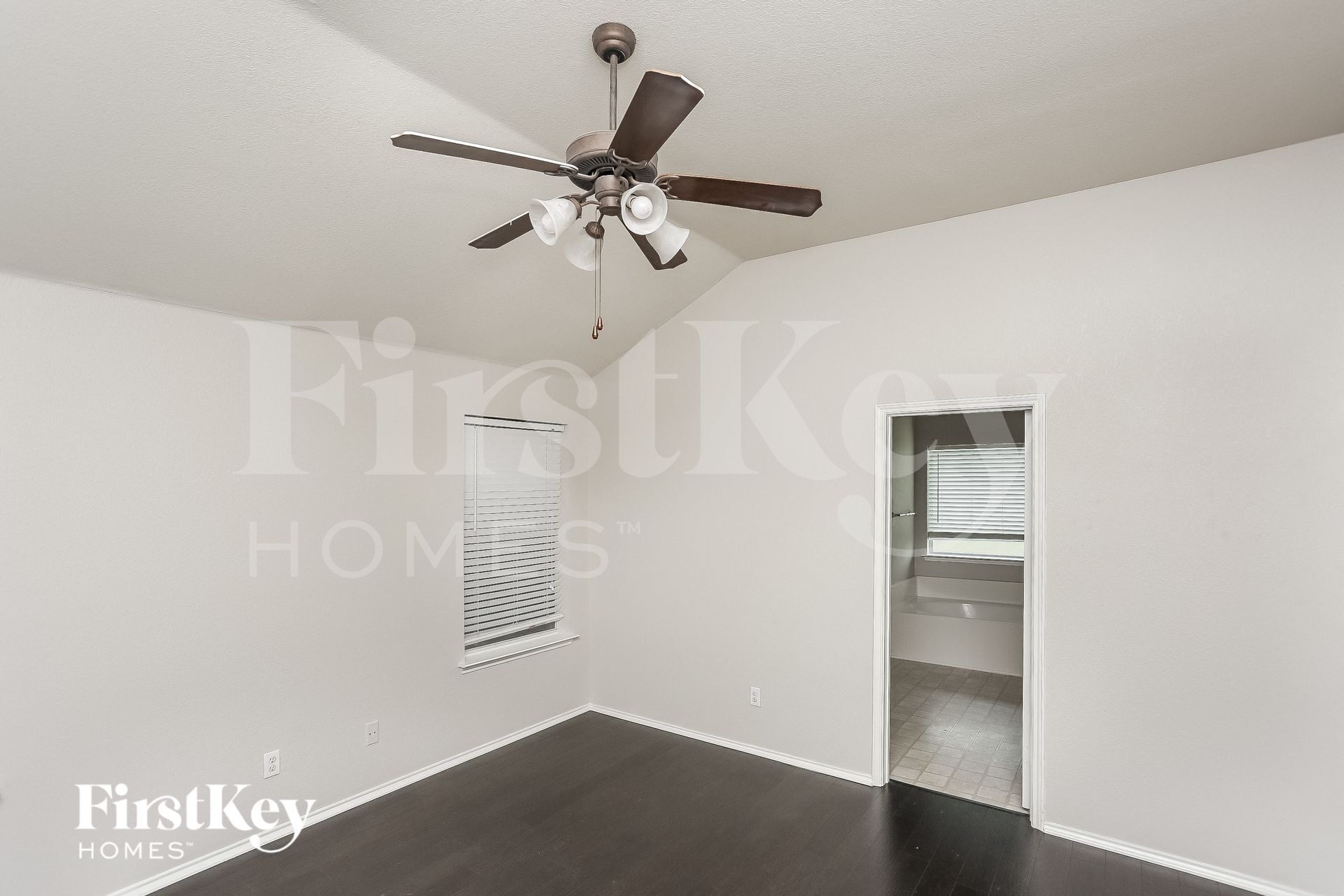 Building Photo - 1049 Castle Top Dr