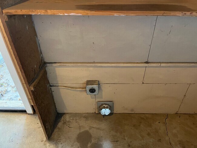 Building Photo - Charming Home for rent coming soon!