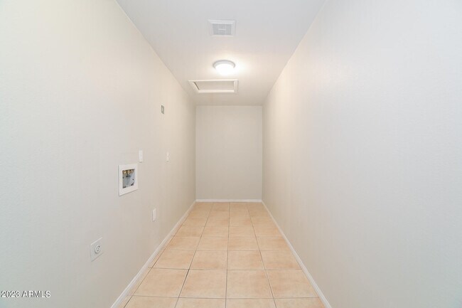 Building Photo - 10347 W Hazelwood Ave