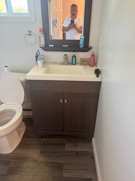 Building Photo - 8 Spruce Ave