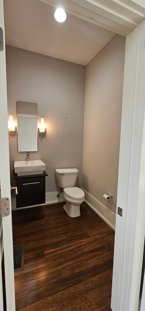 Building Photo - Contemporary Townhome East side of Downtow...