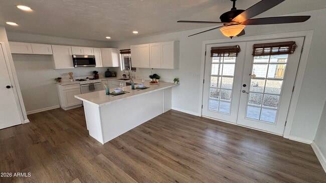 Building Photo - 1000 W Elna Rae St