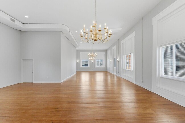 Building Photo - 500 Main St