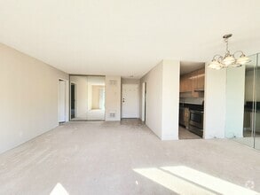 Building Photo - Top floor Woodlake unit with lake view
