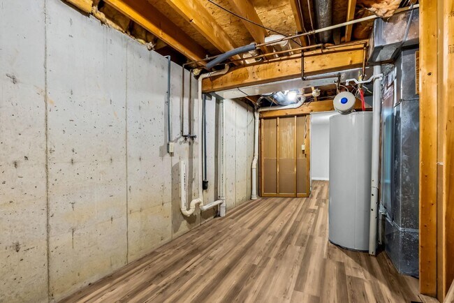 Building Photo - 215 Darrell Dr