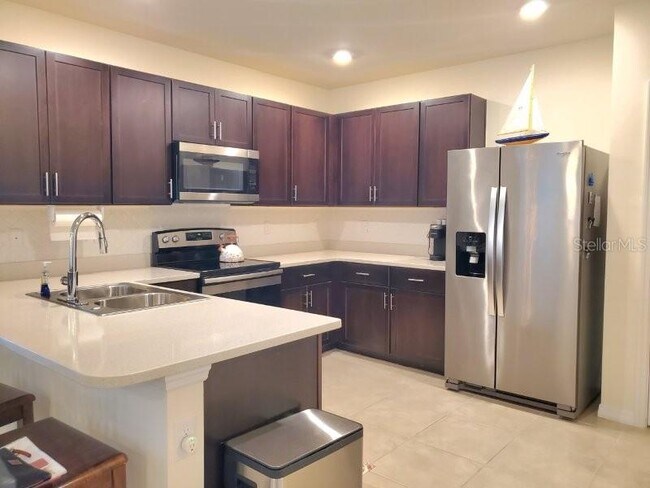 Building Photo - 7104 W Lenox Cir
