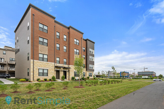Building Photo - 44798 Tiverton Sq