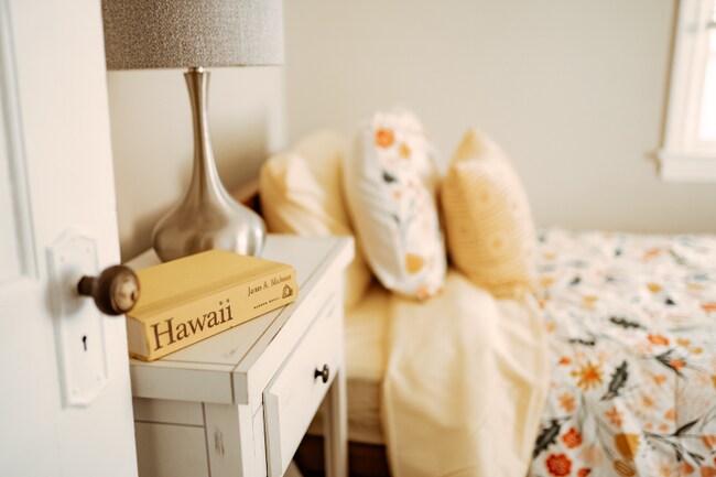 Building Photo - 13661 Cedar Rd