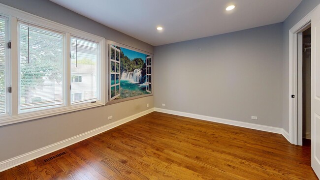 Building Photo - 333 Redwing Dr