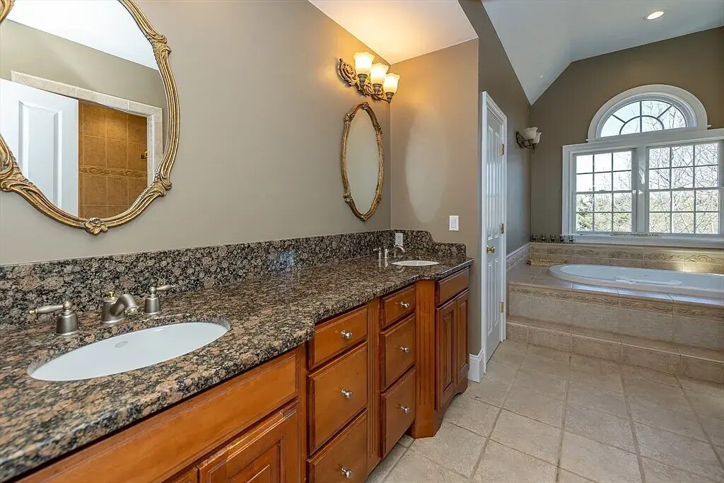 Building Photo - 120 Adams St