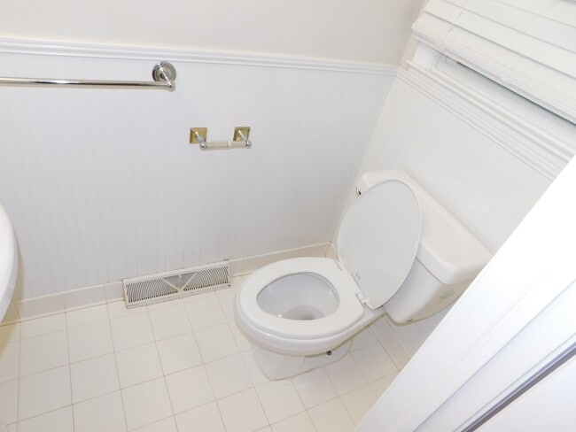 Building Photo - 6300 Candlewood Dr