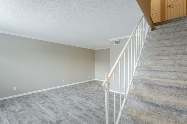 Building Photo - 741 S Germantown Cir