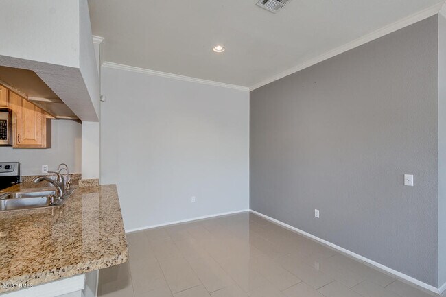 Building Photo - 16013 S Desert Foothills Pkwy