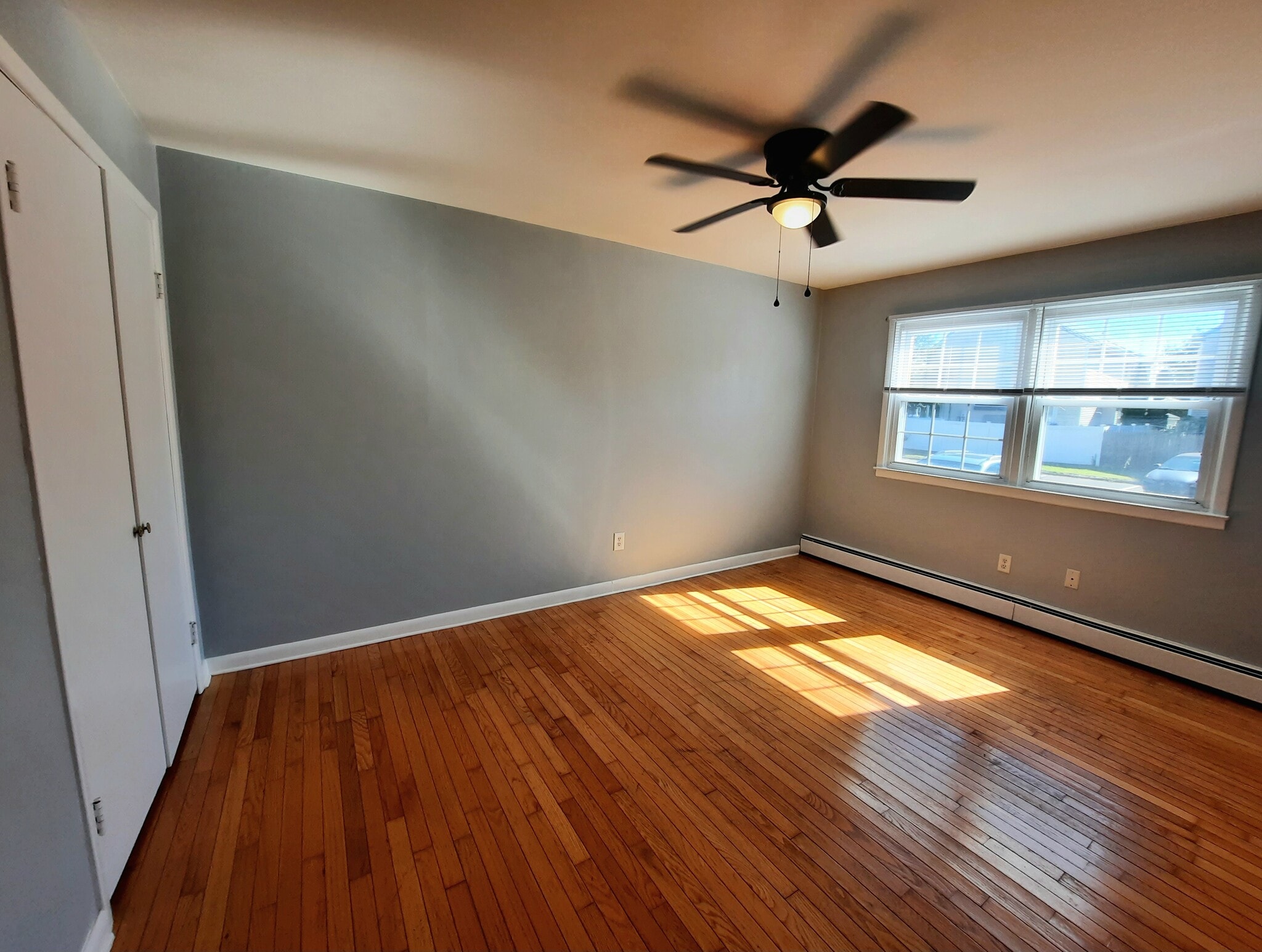 large bedroom - 5410 Suffolk Ct