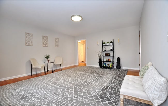 Building Photo - 5 Tunxis Pl