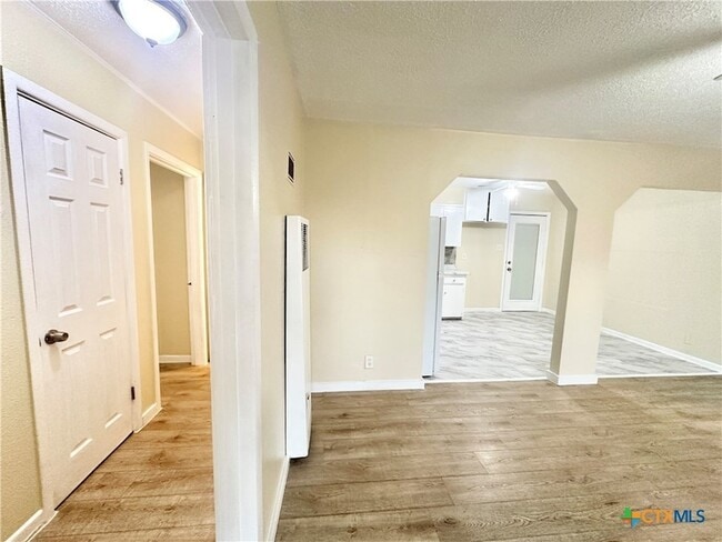 Building Photo - 104 E Fowler Ave