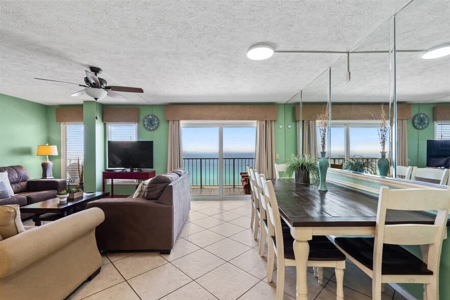 Building Photo - 8743 Thomas Dr