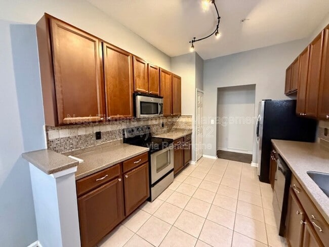 Building Photo - 7067 Deer Lodge Cir