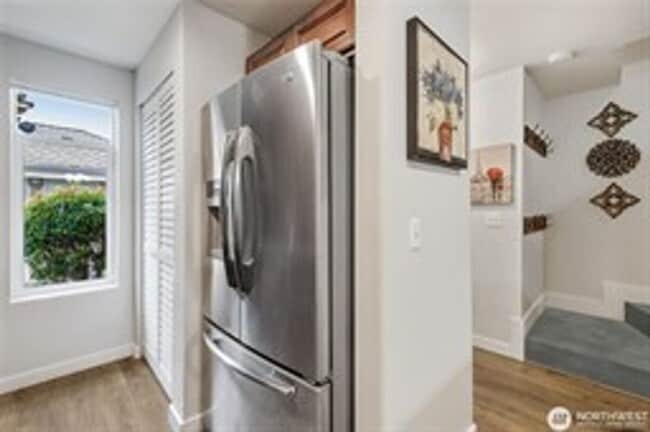 Building Photo - 2Bd/2.25Ba Kent Condo