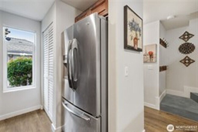 Building Photo - 2Bd/2.5Ba Kent Condo