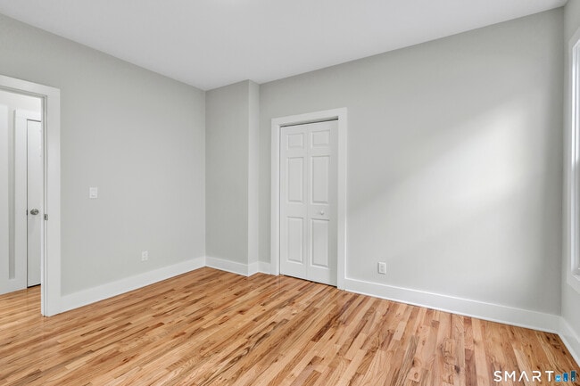 Building Photo - 10-12-12 Perry Hill Rd