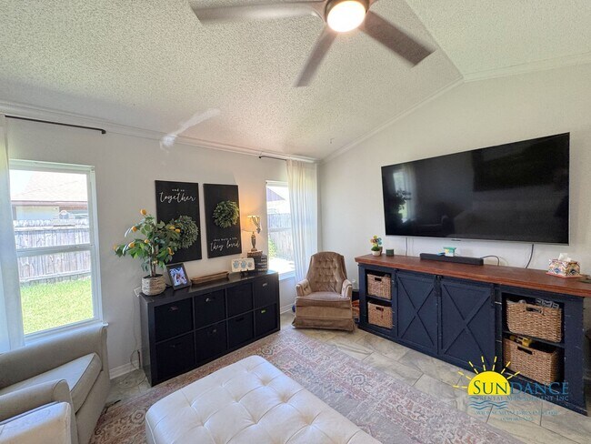 Building Photo - Updated 3-Bedroom Home in Fort Walton Beach
