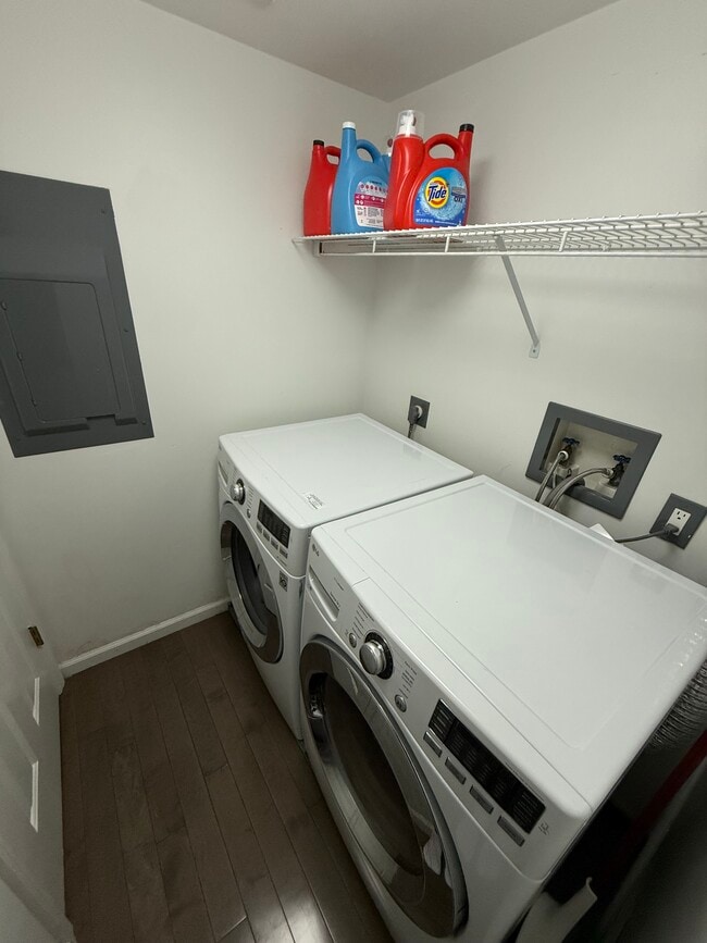 Building Photo - 4444 Lindell Blvd