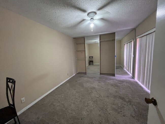 Building Photo - 5373 Bamboo Ct