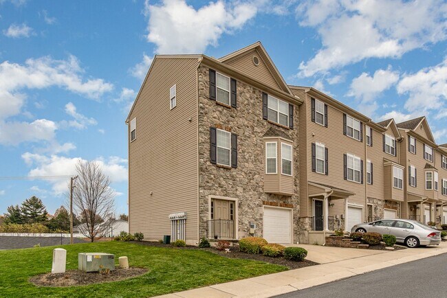 Building Photo - 11 Indiana Cir
