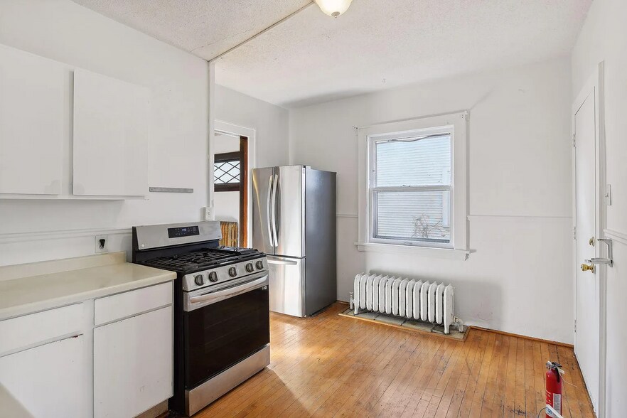 Building Photo - 104 W 27th St