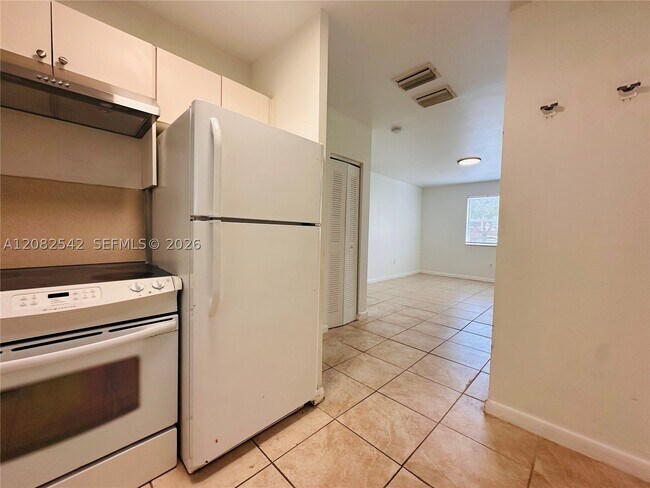Building Photo - 573 NE 82nd St