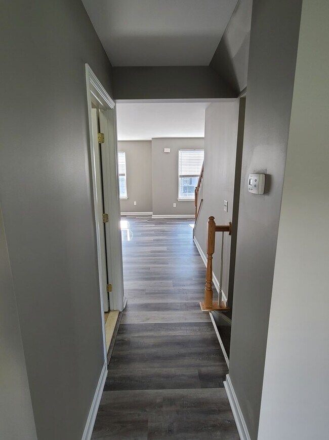 Building Photo - 3 bedroom,  2 1/2 bath town home in Waynesboro PA END UNIT
