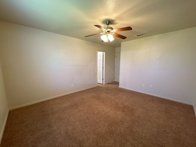 Building Photo - 1405 Cinch