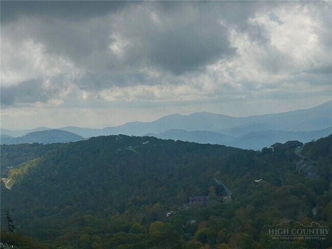 Building Photo - 303 Sugar Top Dr