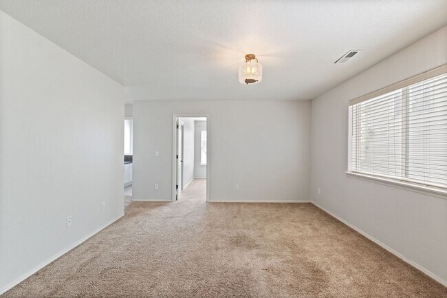 Building Photo - 14081 SW Viewpoint Ct