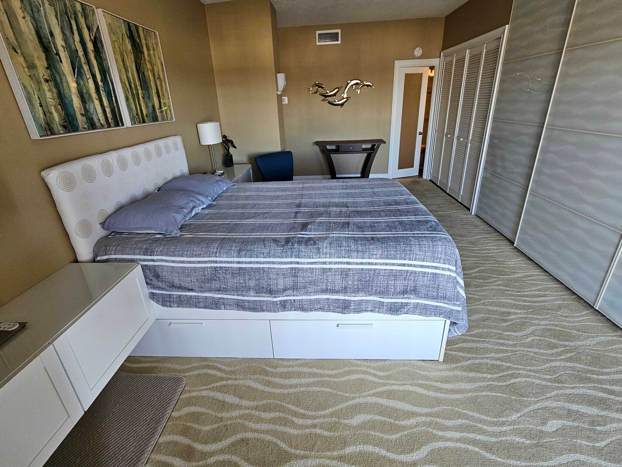 Building Photo - 404 S Beach St