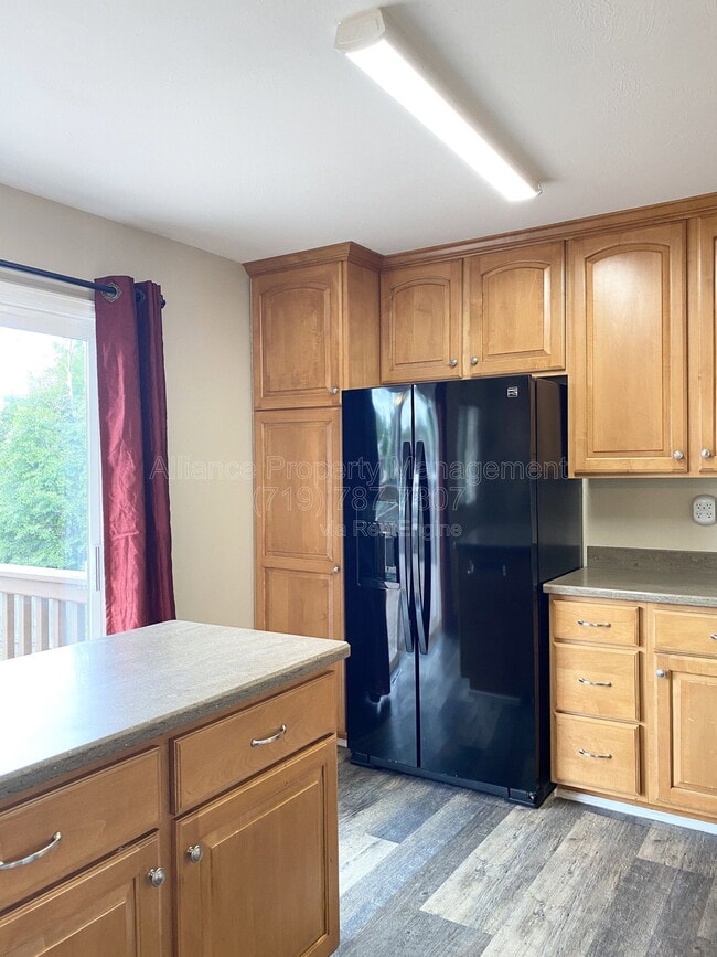 Building Photo - 6087 Del Rey Dr